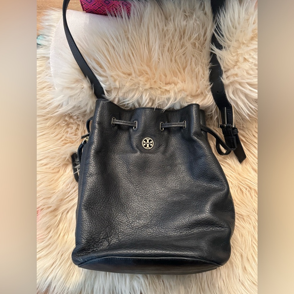 Black leather Tory Burch bucket bag